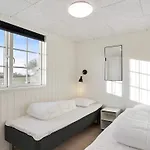 Hébergement de vacances 5 Star Holiday Home In Frorup